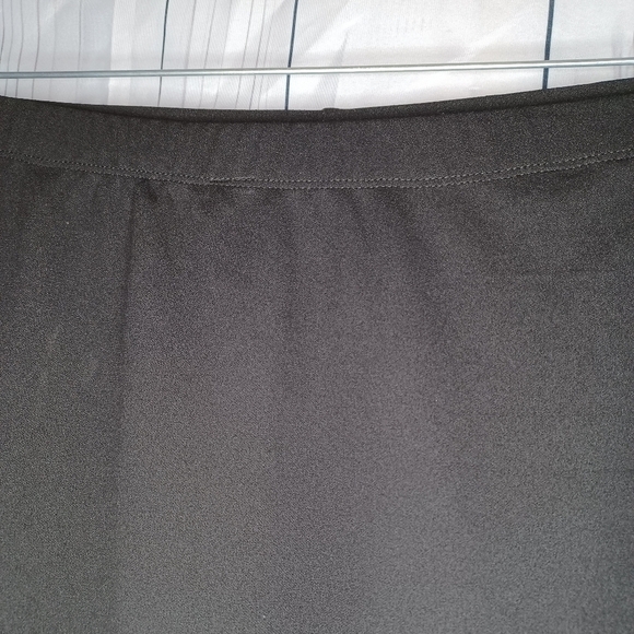 Black Ruffle pull on skirt - Picture 4 of 10